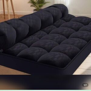 Luxurious Black Comforter Set